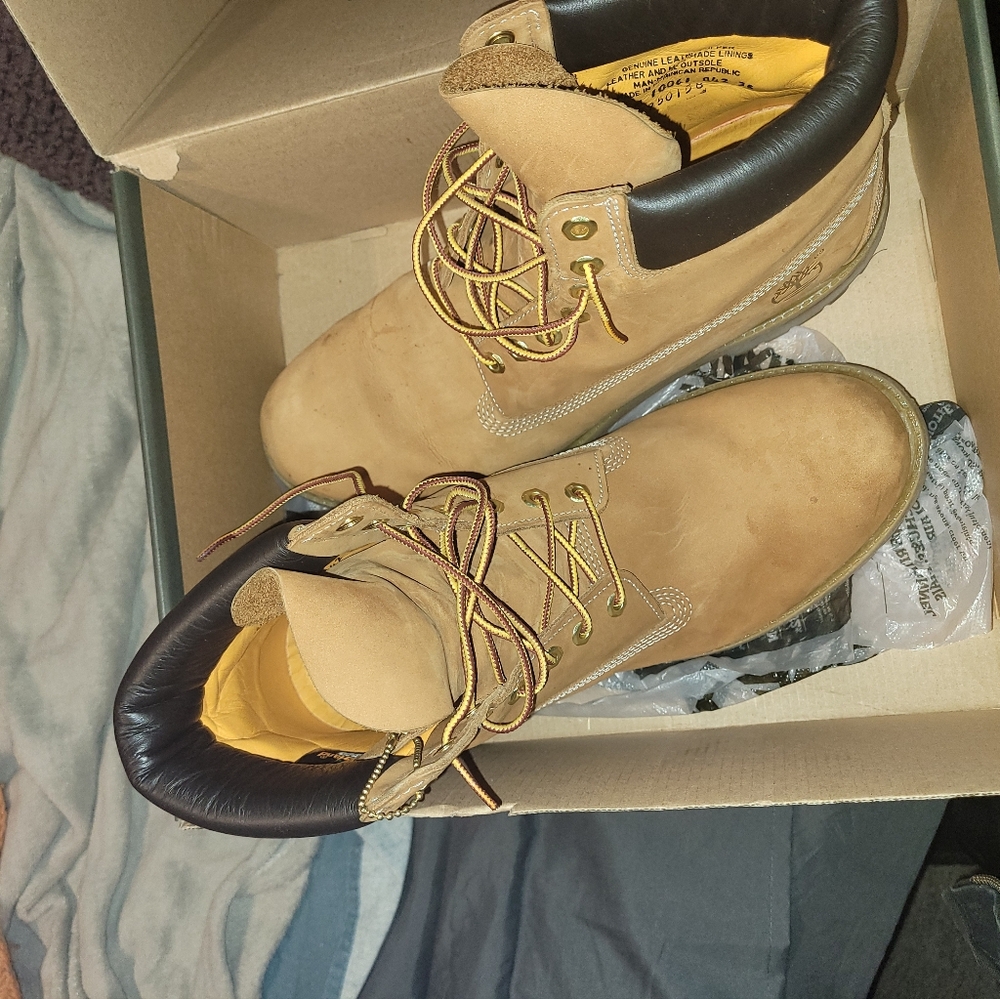 Mens Size 12 Timberland Boots. Wore 1 time.